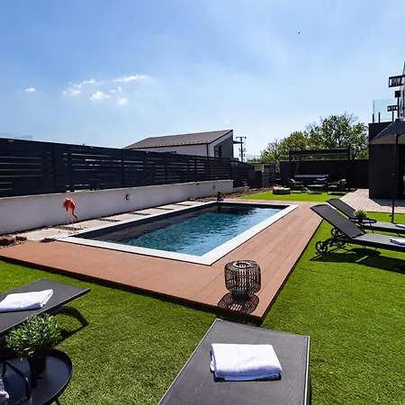 Porta Iii - Privat Garden&pool&jacuzzi