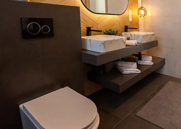 וילה Porta Iii - Privat Pool And Jacuzzi Balatonalmádi